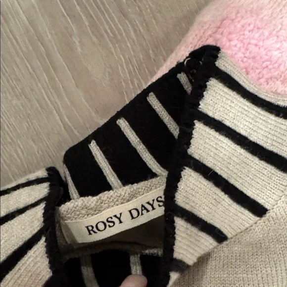 White House Black Market Women's Sweaters in Pink, Cream, and Gray - Picture 8 of 9